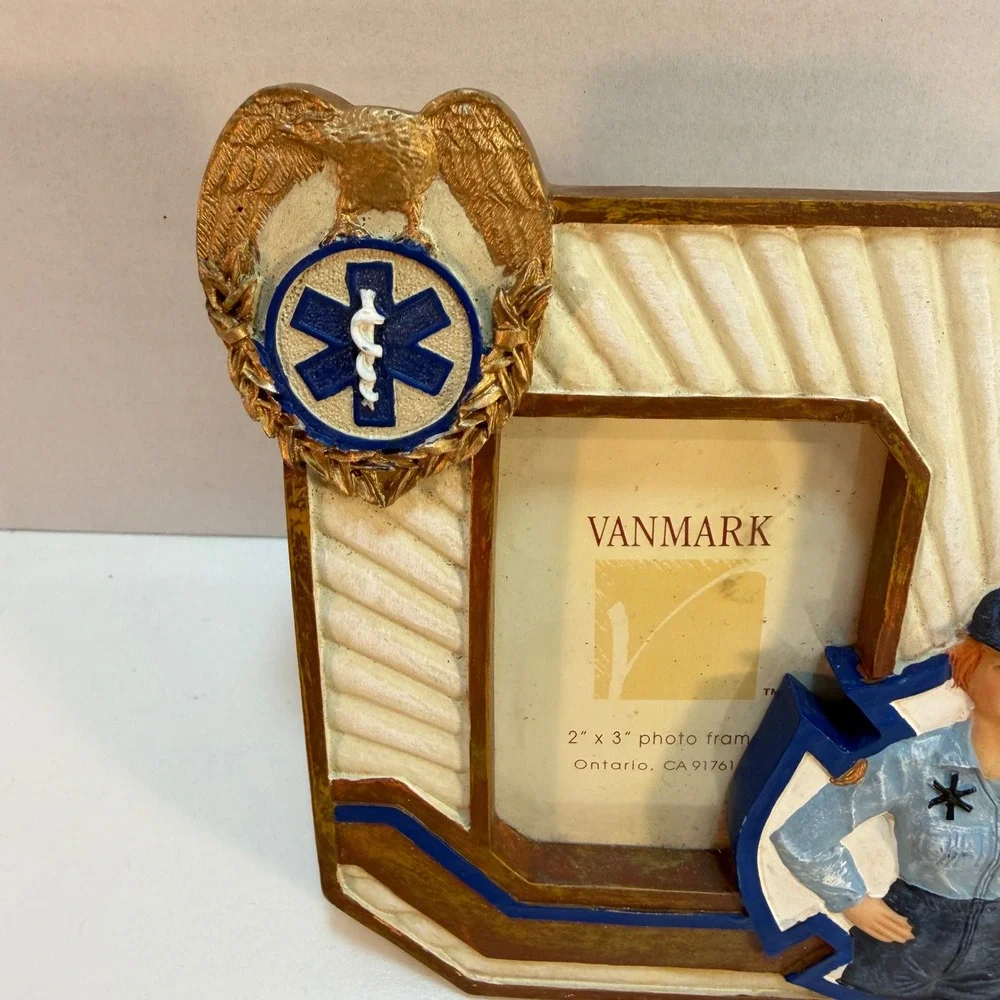 Medics of‎ Valor 2x3 Photo Picture Frame EMS Firefighter Female Figurine Tribute